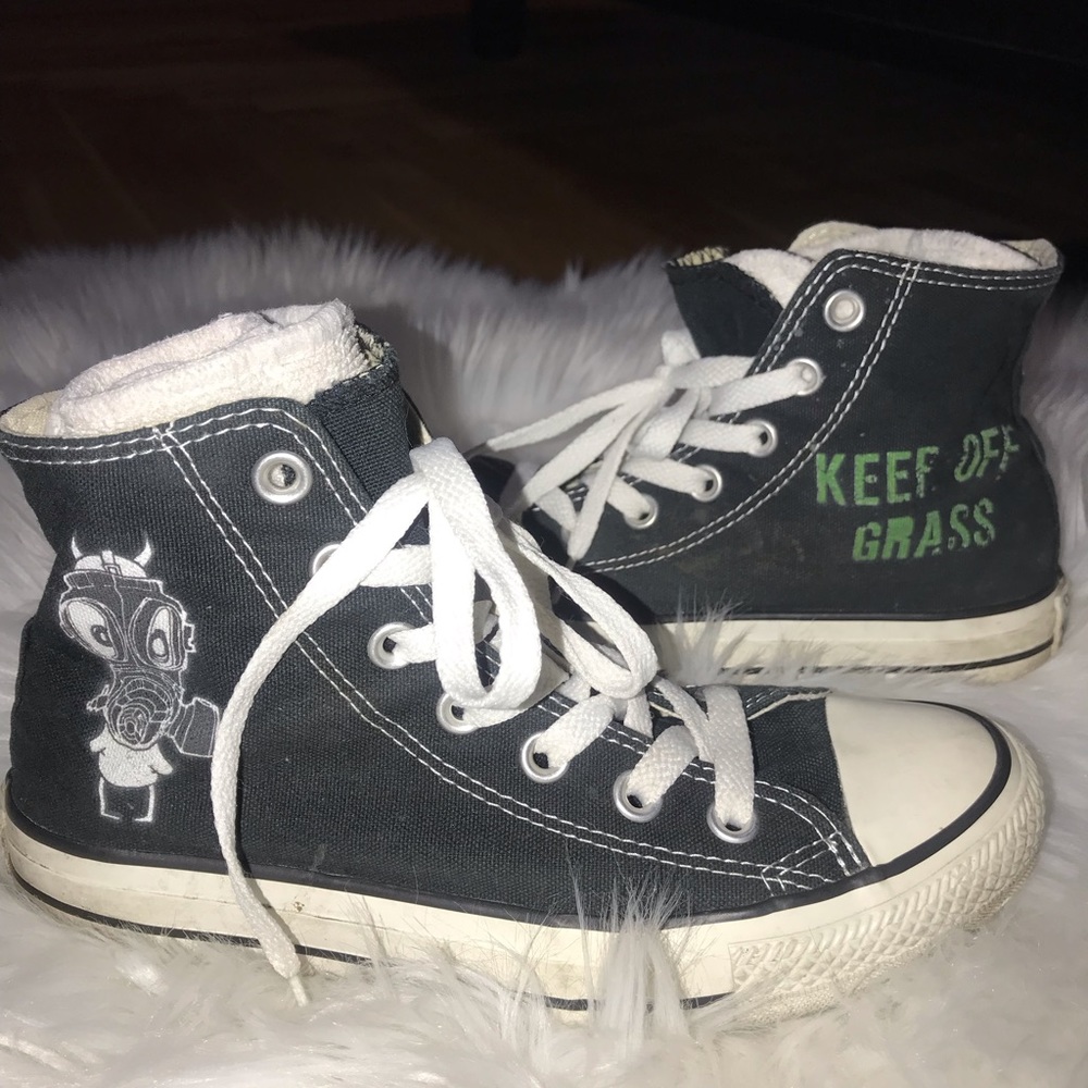 Converse unisex men size 4/women’s size 6